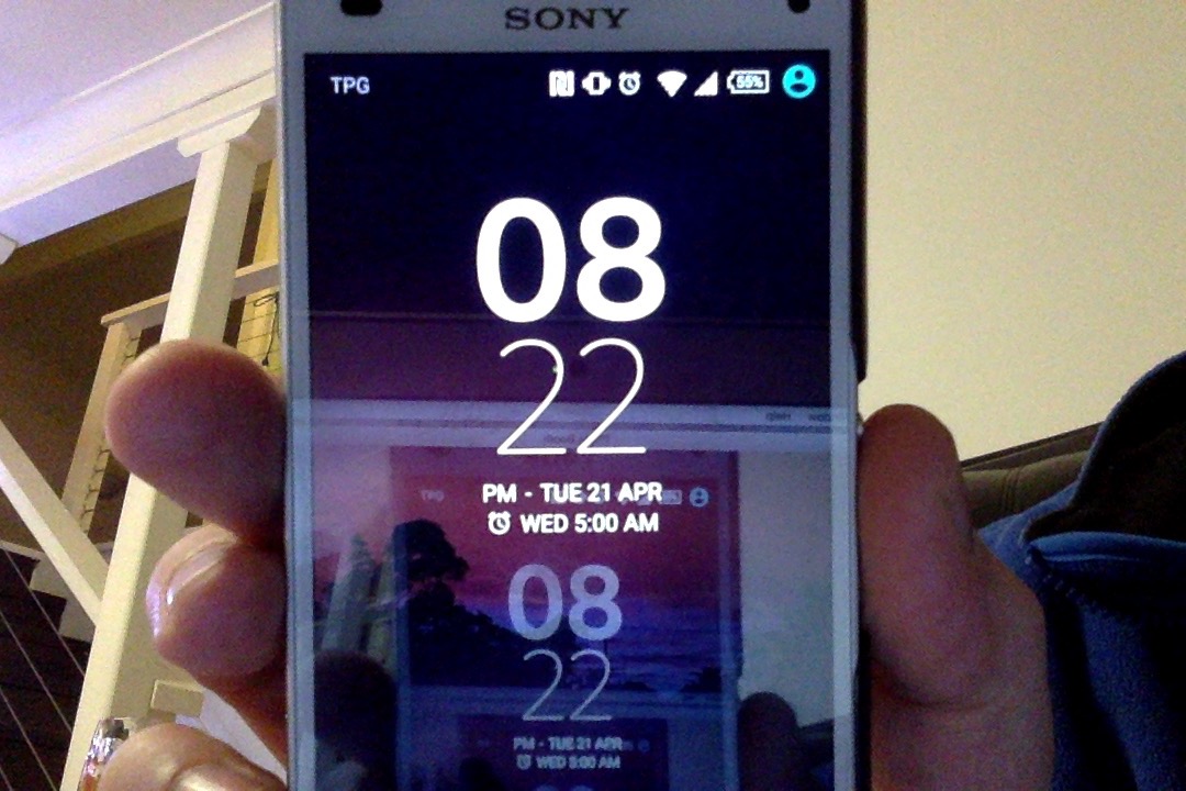 Sony Z3 Compact screen showing time display