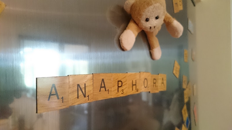 Anaphora spelled with fridge magnets